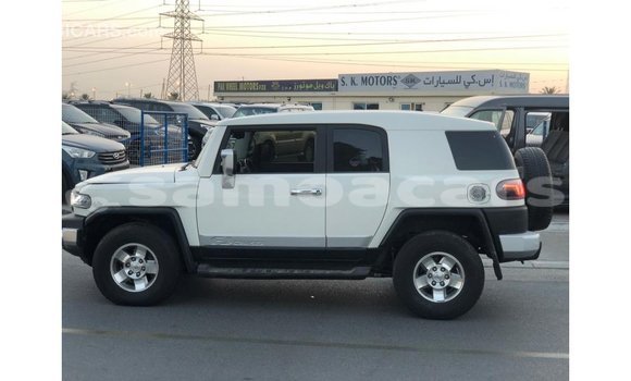 Acheter Import Voiture Toyota FJ Cruiser Blanc à Import - Dubai, A'ana Acheter Import Voiture Toyota FJ Cruiser Blanc à Import - Dubai, A'ana