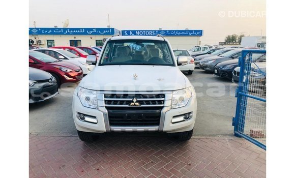 Acheter Import Voiture Mitsubishi Pajero Blanc à Import - Dubai, A'ana Acheter Import Voiture Mitsubishi Pajero Blanc à Import - Dubai, A'ana