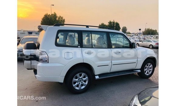 Acheter Import Voiture Mitsubishi Pajero Blanc à Import - Dubai, A'ana Acheter Import Voiture Mitsubishi Pajero Blanc à Import - Dubai, A'ana