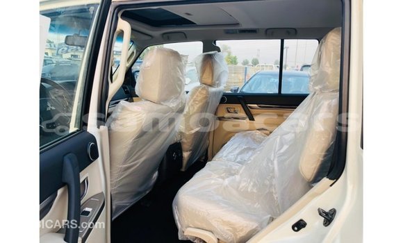 Acheter Import Voiture Mitsubishi Pajero Blanc à Import - Dubai, A'ana Acheter Import Voiture Mitsubishi Pajero Blanc à Import - Dubai, A'ana