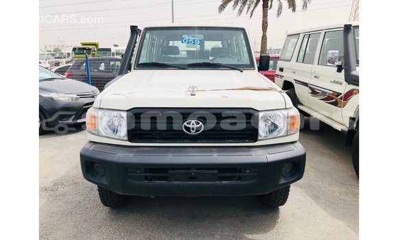 Buy Import Toyota Land Cruiser White Car in Import - Dubai in A'ana Buy Import Toyota Land Cruiser White Car in Import - Dubai in A'ana