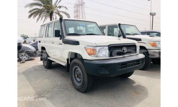 Buy Import Toyota Land Cruiser White Car in Import - Dubai in A'ana Buy Import Toyota Land Cruiser White Car in Import - Dubai in A'ana