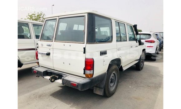 Buy Import Toyota Land Cruiser White Car in Import - Dubai in A'ana Buy Import Toyota Land Cruiser White Car in Import - Dubai in A'ana