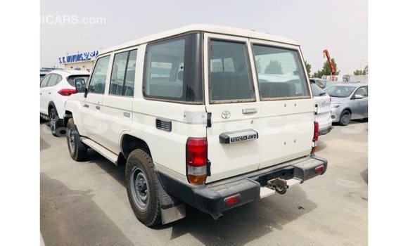 Buy Import Toyota Land Cruiser White Car in Import - Dubai in A'ana Buy Import Toyota Land Cruiser White Car in Import - Dubai in A'ana