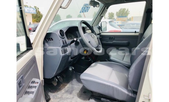 Buy Import Toyota Land Cruiser White Car in Import - Dubai in A'ana Buy Import Toyota Land Cruiser White Car in Import - Dubai in A'ana