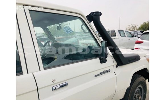 Buy Import Toyota Land Cruiser White Car in Import - Dubai in A'ana Buy Import Toyota Land Cruiser White Car in Import - Dubai in A'ana