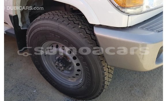 Acheter Import Voiture Toyota Land Cruiser Blanc à Import - Dubai, A'ana Acheter Import Voiture Toyota Land Cruiser Blanc à Import - Dubai, A'ana