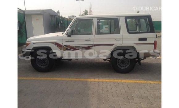 Acheter Import Voiture Toyota Land Cruiser Blanc à Import - Dubai, A'ana Acheter Import Voiture Toyota Land Cruiser Blanc à Import - Dubai, A'ana