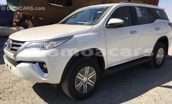 Acheter Import Voiture Toyota Fortuner Blanc à Import - Dubai, A'ana Acheter Import Voiture Toyota Fortuner Blanc à Import - Dubai, A'ana