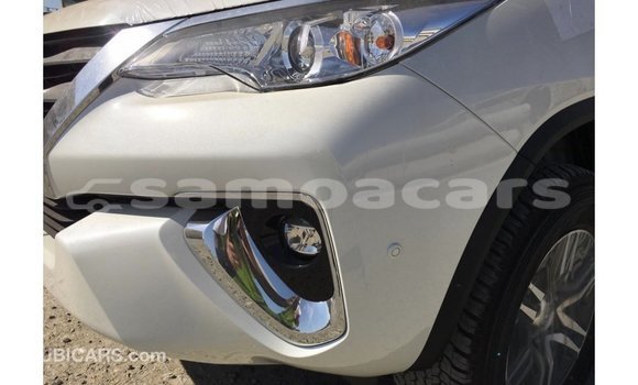 Acheter Import Voiture Toyota Fortuner Blanc à Import - Dubai, A'ana Acheter Import Voiture Toyota Fortuner Blanc à Import - Dubai, A'ana
