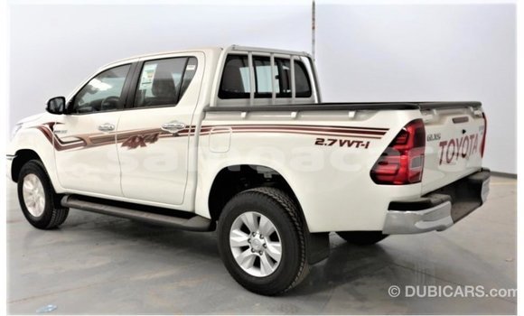 Acheter Import Voiture Toyota Hilux Blanc à Import - Dubai, A'ana Acheter Import Voiture Toyota Hilux Blanc à Import - Dubai, A'ana