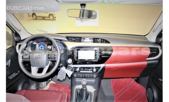 Acheter Import Voiture Toyota Hilux Blanc à Import - Dubai, A'ana Acheter Import Voiture Toyota Hilux Blanc à Import - Dubai, A'ana