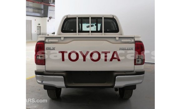 Acheter Import Voiture Toyota Hilux Blanc à Import - Dubai, A'ana Acheter Import Voiture Toyota Hilux Blanc à Import - Dubai, A'ana