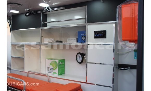 Acheter Import Voiture Toyota Hiace Blanc à Import - Dubai, A'ana Acheter Import Voiture Toyota Hiace Blanc à Import - Dubai, A'ana