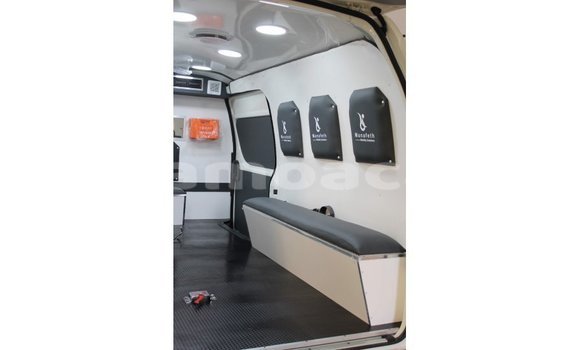 Acheter Import Voiture Toyota Hiace Blanc à Import - Dubai, A'ana Acheter Import Voiture Toyota Hiace Blanc à Import - Dubai, A'ana