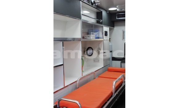 Acheter Import Voiture Toyota Hiace Blanc à Import - Dubai, A'ana Acheter Import Voiture Toyota Hiace Blanc à Import - Dubai, A'ana