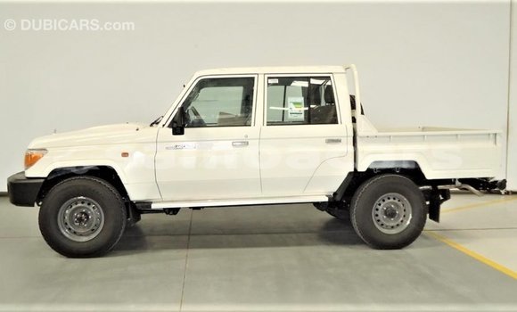 Acheter Import Voiture Toyota Land Cruiser Blanc à Import - Dubai, A'ana Acheter Import Voiture Toyota Land Cruiser Blanc à Import - Dubai, A'ana