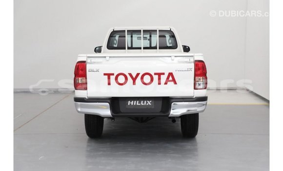 Acheter Import Voiture Toyota Hilux Blanc à Import - Dubai, A'ana Acheter Import Voiture Toyota Hilux Blanc à Import - Dubai, A'ana