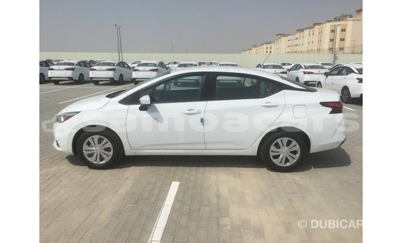 Acheter Import Voiture Nissan Sunny Blanc à Import - Dubai, A'ana Acheter Import Voiture Nissan Sunny Blanc à Import - Dubai, A'ana