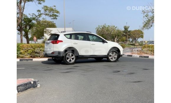 Acheter Import Voiture Toyota 4Runner Blanc à Import - Dubai, A'ana Acheter Import Voiture Toyota 4Runner Blanc à Import - Dubai, A'ana