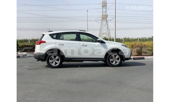 Acheter Import Voiture Toyota 4Runner Blanc à Import - Dubai, A'ana Acheter Import Voiture Toyota 4Runner Blanc à Import - Dubai, A'ana