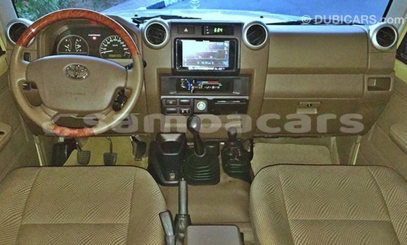 Acheter Import Voiture Toyota Land Cruiser Beige à Import - Dubai, A'ana Acheter Import Voiture Toyota Land Cruiser Beige à Import - Dubai, A'ana