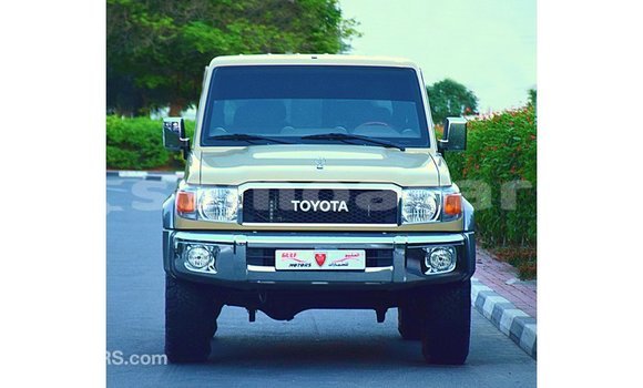 Acheter Import Voiture Toyota Land Cruiser Beige à Import - Dubai, A'ana Acheter Import Voiture Toyota Land Cruiser Beige à Import - Dubai, A'ana