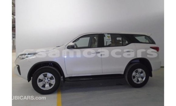 Acheter Import Voiture Toyota Fortuner Blanc à Import - Dubai, A'ana Acheter Import Voiture Toyota Fortuner Blanc à Import - Dubai, A'ana