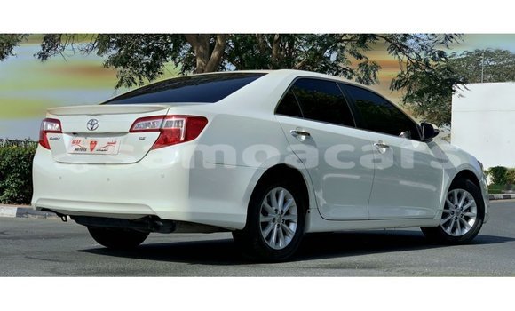 Acheter Import Voiture Toyota Camry Blanc à Import - Dubai, A'ana Acheter Import Voiture Toyota Camry Blanc à Import - Dubai, A'ana