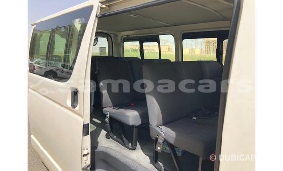 Acheter Import Voiture Toyota Hiace Blanc à Import - Dubai, A'ana Acheter Import Voiture Toyota Hiace Blanc à Import - Dubai, A'ana