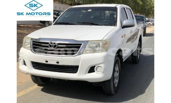 Acheter Import Voiture Toyota Hilux Blanc à Import - Dubai, A'ana