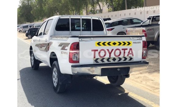 Acheter Import Voiture Toyota Hilux Blanc à Import - Dubai, A'ana Acheter Import Voiture Toyota Hilux Blanc à Import - Dubai, A'ana