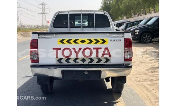 Acheter Import Voiture Toyota Hilux Blanc à Import - Dubai, A'ana Acheter Import Voiture Toyota Hilux Blanc à Import - Dubai, A'ana