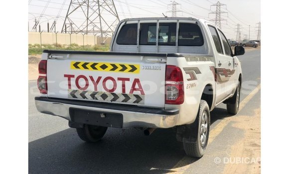 Acheter Import Voiture Toyota Hilux Blanc à Import - Dubai, A'ana Acheter Import Voiture Toyota Hilux Blanc à Import - Dubai, A'ana