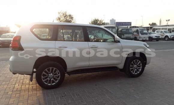 Acheter Import Voiture Toyota Prado Blanc à Import - Dubai, A'ana Acheter Import Voiture Toyota Prado Blanc à Import - Dubai, A'ana
