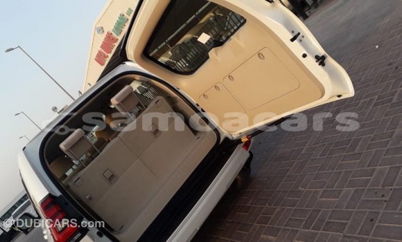 Acheter Import Voiture Toyota Prado Blanc à Import - Dubai, A'ana Acheter Import Voiture Toyota Prado Blanc à Import - Dubai, A'ana