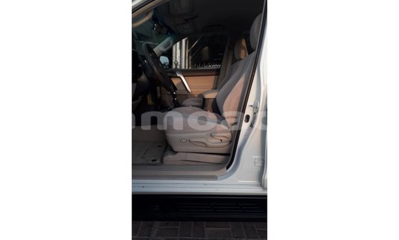 Acheter Import Voiture Toyota Prado Blanc à Import - Dubai, A'ana Acheter Import Voiture Toyota Prado Blanc à Import - Dubai, A'ana