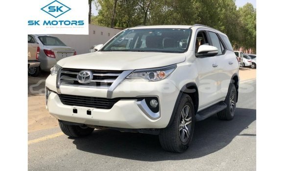 Buy Import Toyota Fortuner White Car in Import - Dubai in A'ana