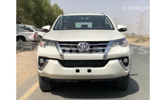 Acheter Import Voiture Toyota Fortuner Blanc à Import - Dubai, A'ana Acheter Import Voiture Toyota Fortuner Blanc à Import - Dubai, A'ana
