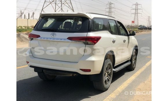 Acheter Import Voiture Toyota Fortuner Blanc à Import - Dubai, A'ana Acheter Import Voiture Toyota Fortuner Blanc à Import - Dubai, A'ana