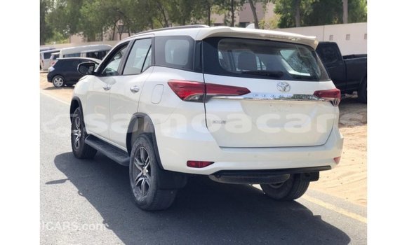 Acheter Import Voiture Toyota Fortuner Blanc à Import - Dubai, A'ana Acheter Import Voiture Toyota Fortuner Blanc à Import - Dubai, A'ana