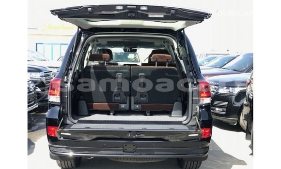 Acheter Import Voiture Toyota Land Cruiser Noir à Import - Dubai, A'ana Acheter Import Voiture Toyota Land Cruiser Noir à Import - Dubai, A'ana