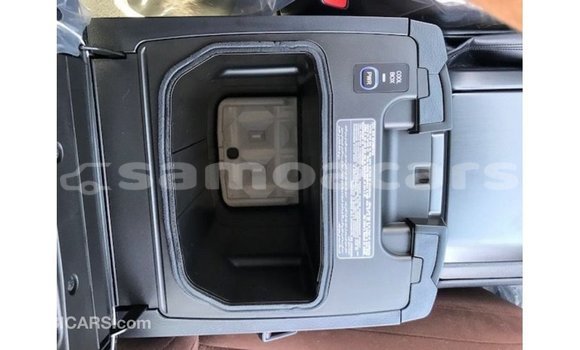 Acheter Import Voiture Toyota Land Cruiser Noir à Import - Dubai, A'ana Acheter Import Voiture Toyota Land Cruiser Noir à Import - Dubai, A'ana