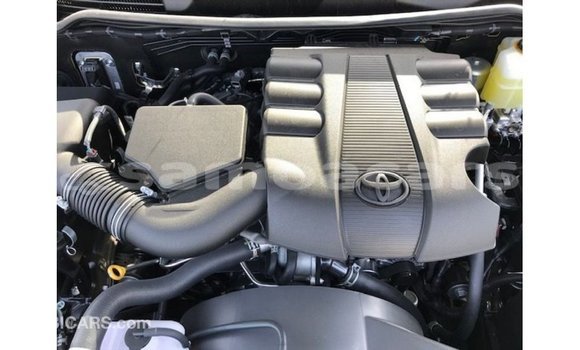 Acheter Import Voiture Toyota Land Cruiser Noir à Import - Dubai, A'ana Acheter Import Voiture Toyota Land Cruiser Noir à Import - Dubai, A'ana