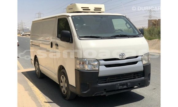 Acheter Import Voiture Toyota Hiace Blanc à Import - Dubai, A'ana Acheter Import Voiture Toyota Hiace Blanc à Import - Dubai, A'ana