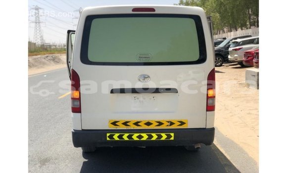 Acheter Import Voiture Toyota Hiace Blanc à Import - Dubai, A'ana Acheter Import Voiture Toyota Hiace Blanc à Import - Dubai, A'ana
