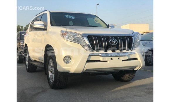 Acheter Import Voiture Toyota Prado Blanc à Import - Dubai, A'ana Acheter Import Voiture Toyota Prado Blanc à Import - Dubai, A'ana