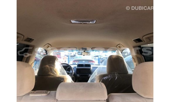 Acheter Import Voiture Toyota Prado Blanc à Import - Dubai, A'ana Acheter Import Voiture Toyota Prado Blanc à Import - Dubai, A'ana