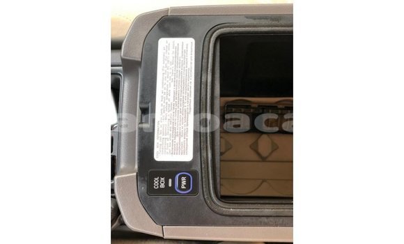 Acheter Import Voiture Toyota Prado Blanc à Import - Dubai, A'ana Acheter Import Voiture Toyota Prado Blanc à Import - Dubai, A'ana