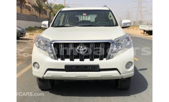 Acheter Import Voiture Toyota Prado Blanc à Import - Dubai, A'ana Acheter Import Voiture Toyota Prado Blanc à Import - Dubai, A'ana